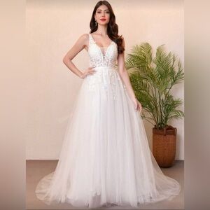 Brand new. White Lace Wedding Gown